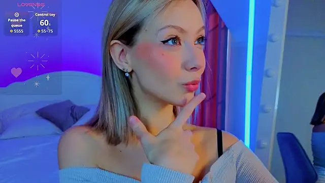 LumMina online show from April 23, 2026, 2:46 am