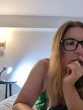 Snapshot of story_of_sarah chatting on May 7, 2026, 7:19 pm story of sarah online show from May 7, 2026, 7:19 pm
