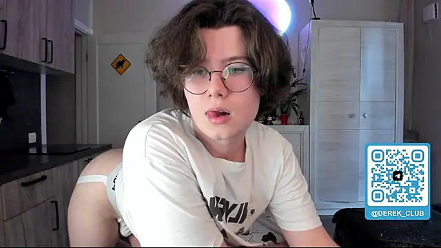 Snapshot of Derek_Shameless chatting on August 6, 2026, 5:04 pm Derek Shameless online show from August 6, 2026, 5:04 pm