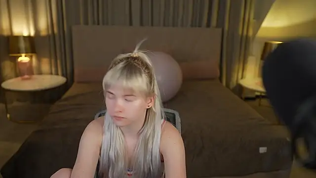 Ava kiss054 online show from April 17, 2026, 6:33 pm