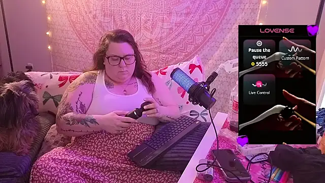 brookenicole3003 online show from May 1, 2026, 10:14 pm