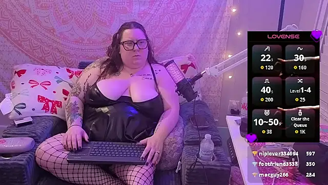 brookenicole3003 online show from May 10, 2026, 4:50 am
