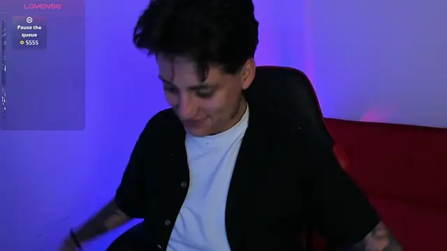 PeytonBox online show from November 4, 2025, 11:42 am