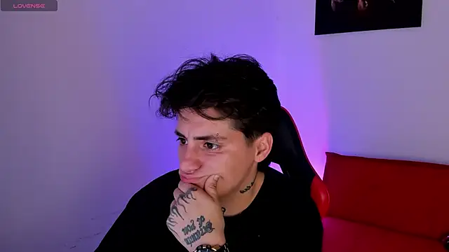 PeytonBox online show from November 18, 2025, 11:25 am