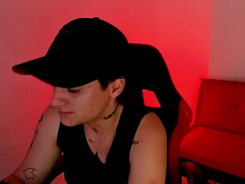 PeytonBox online show from December 5, 2025, 11:08 am