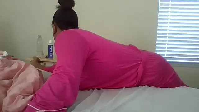 jottijade online show from November 6, 2025, 3:46 pm