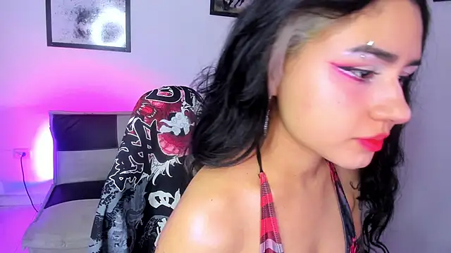 GwenHazel online show from September 10, 2025, 11:32 am