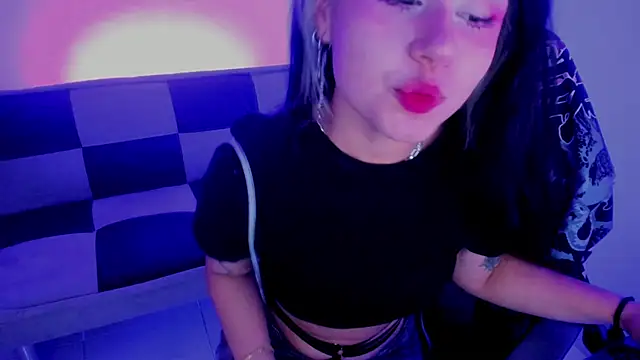 GwenHazel online show from September 15, 2025, 11:54 am