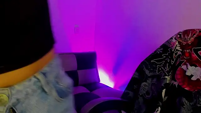 GwenHazel online show from September 18, 2025, 11:12 am