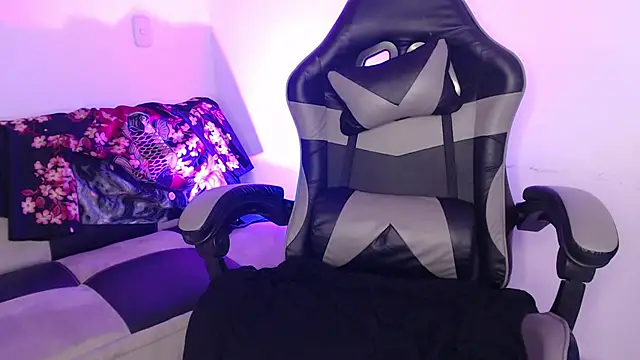 GwenHazel online show from October 22, 2025, 11:43 am