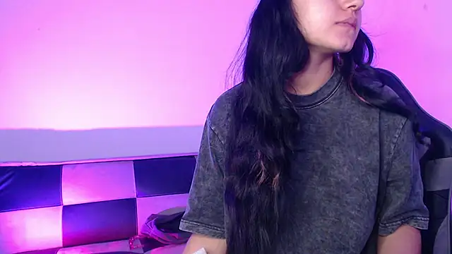 GwenHazel online show from November 29, 2025, 11:24 am