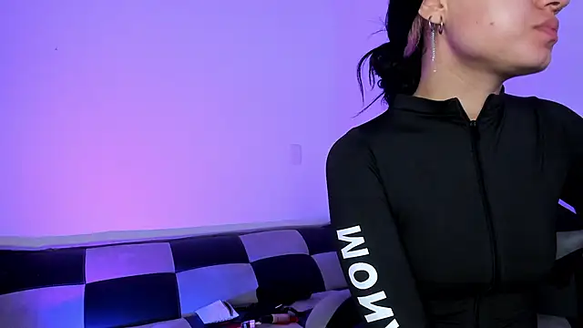 GwenHazel online show from December 5, 2025, 11:19 am