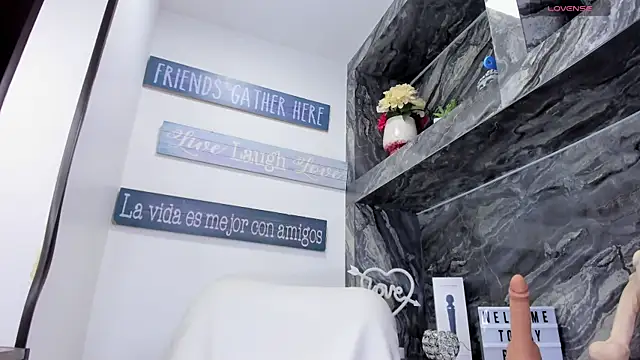 foxy zoe online show from November 14, 2025, 6:06 pm