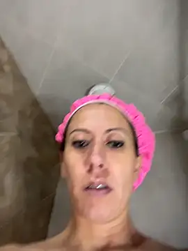 Snapshot of Biancamirage3 chatting on December 17, 2025, 9:21 pm Biancamirage3 online show from December 17, 2025, 9:21 pm