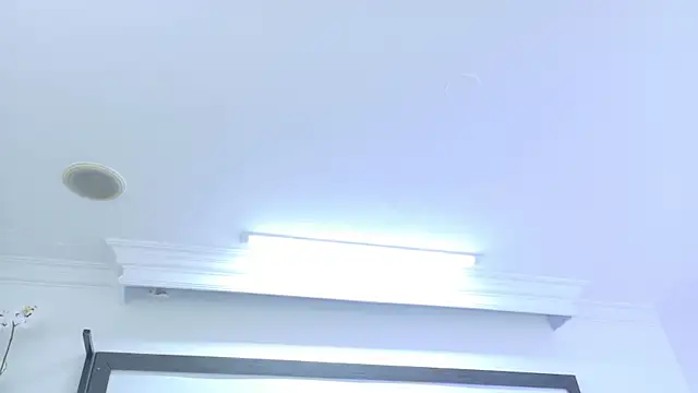 Skyler Fox  online show from April 21, 2026, 1:42 am