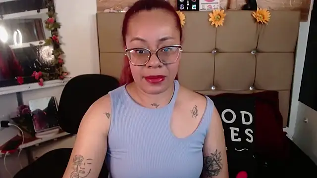 MIA  SPENCER online show from November 5, 2025, 9:04 pm