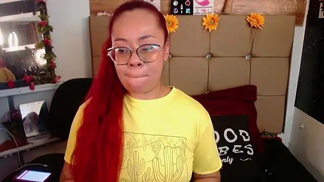 MIA  SPENCER online show from November 6, 2025, 9:05 pm