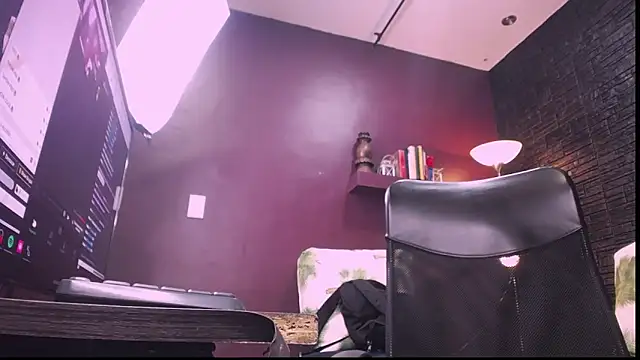 Matthewlodge online show from September 15, 2025, 2:06 pm