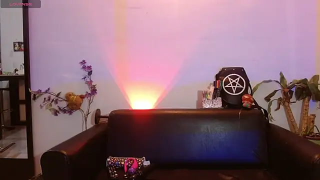 carolinerue online show from September 21, 2025, 4:47 am