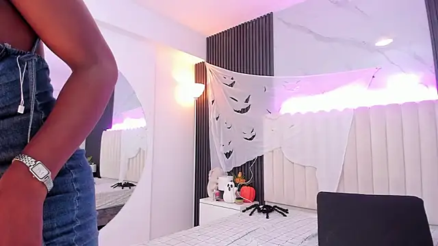 NalahCampbell online show from October 30, 2025, 7:36 pm