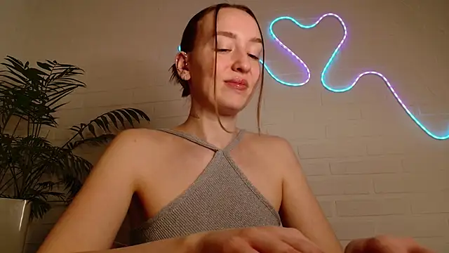 WhitePrincessLuna online show from March 6, 2026, 4:14 pm