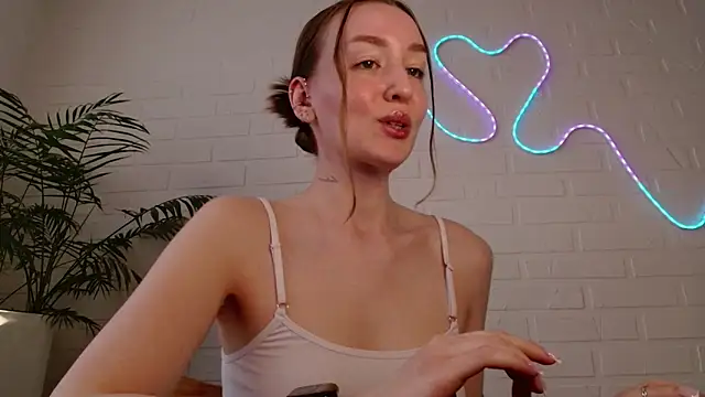 WhitePrincessLuna online show from April 24, 2026, 2:08 pm