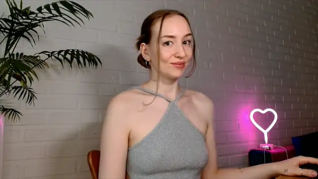 Snapshot of WhitePrincessLuna chatting on August 4, 2026, 2:19 pm WhitePrincessLuna online show from August 4, 2026, 2:19 pm