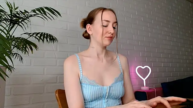 Snapshot of WhitePrincessLuna chatting on August 6, 2026, 12:07 pm WhitePrincessLuna online show from August 6, 2026, 12:07 pm
