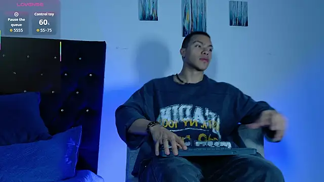 adriel escalante online show from April 20, 2026, 2:25 am