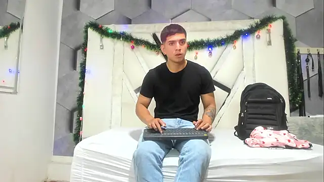 Sarahwalkerr online show from December 4, 2025, 8:39 pm