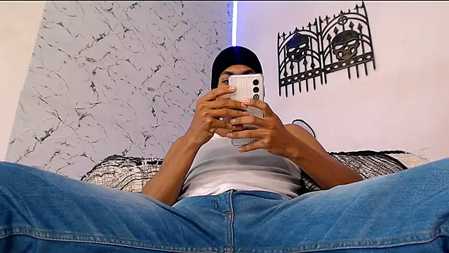 lorian vikel online show from October 10, 2025, 9:47 pm