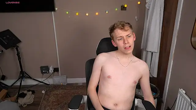 Snapshot of scottishtwink01 chatting on July 8, 2026, 8:57 pm scottishtwink01 online show from July 8, 2026, 8:57 pm