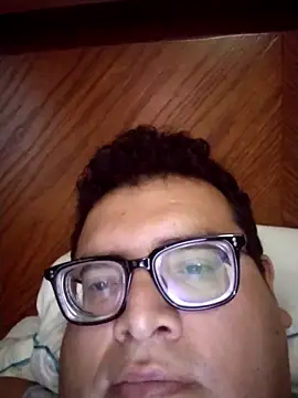 Santiagoqro85 online show from October 2, 2025, 1:18 pm