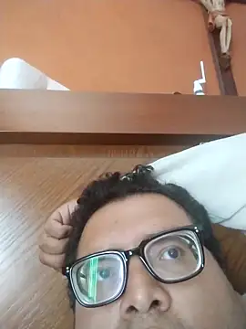 Santiagoqro85 online show from October 30, 2025, 5:46 pm