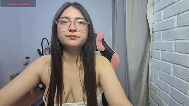 valentinauwu online show from March 27, 2026, 2:28 am