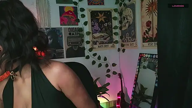 Raven luv online show from September 17, 2025, 10:00 pm