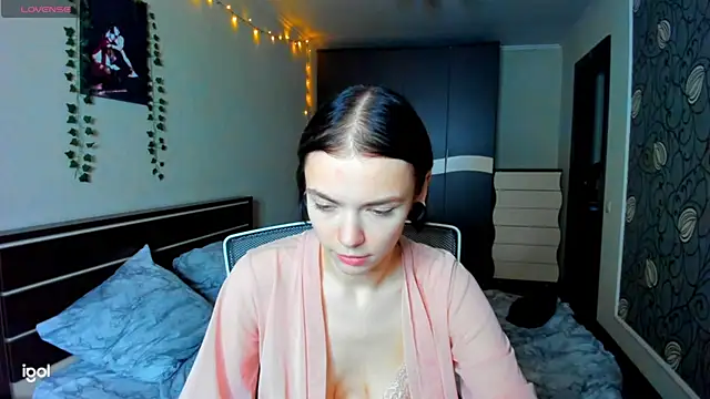 bonnybimi online show from October 14, 2025, 2:18 pm