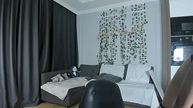 heexhia online show from October 7, 2025, 1:25 am