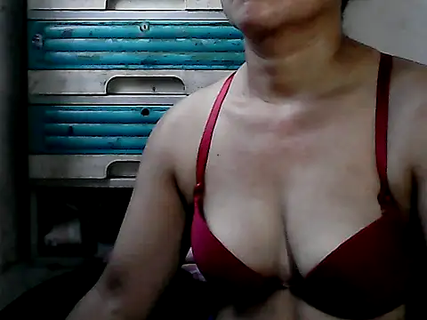 Snapshot of yoursPinayMama1682 chatting on October 1, 2025, 11:44 pm yoursPinayMama1682 online show from October 1, 2025, 11:44 pm