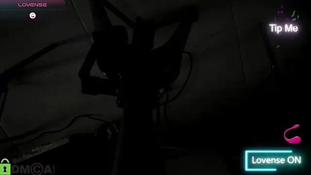 Caroline daring online show from November 12, 2025, 2:06 pm