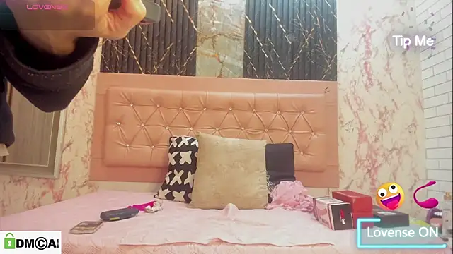 Caroline daring online show from January 13, 2026, 1:38 pm