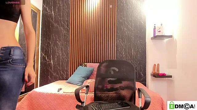 Caroline daring online show from June 29, 2026, 3:46 am