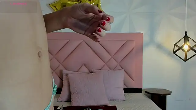 Caroline daring online show from July 5, 2026, 10:33 am