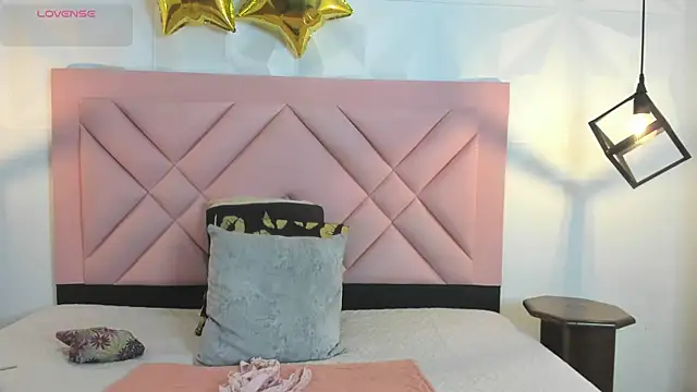 Caroline daring online show from July 9, 2026, 12:42 pm