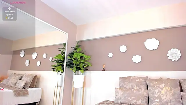 VictoriaShelby online show from October 13, 2025, 12:05 pm