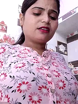 Hot-Pooja25 online show from March 13, 2026, 10:44 am