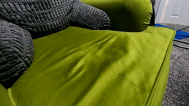 Mickelangello75 online show from November 10, 2025, 4:50 pm