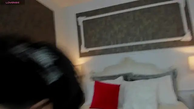 SharonBonet online show from October 3, 2025, 12:13 pm