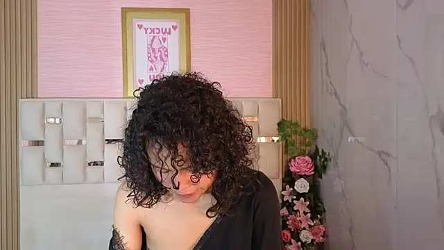 catalina5 s online show from April 23, 2026, 3:19 am