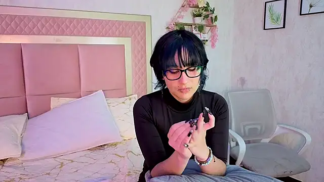 RobinBennett online show from October 18, 2025, 1:56 pm